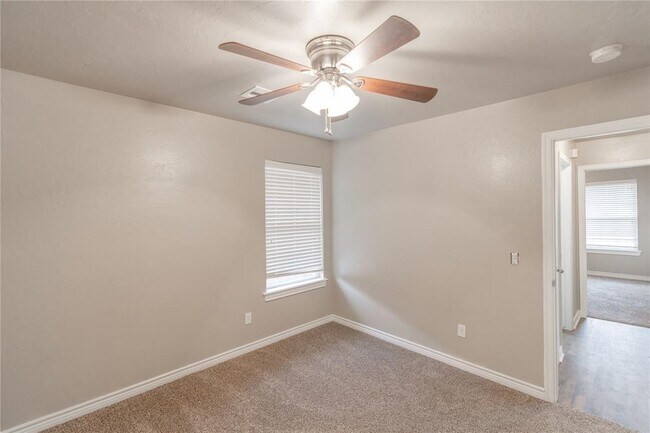 Building Photo - 8016 Breezewood Dr