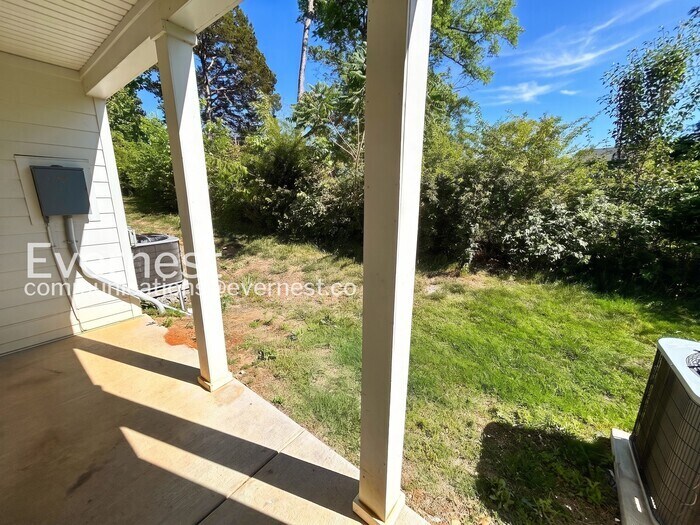 Building Photo - 613 Mason Ward Pl