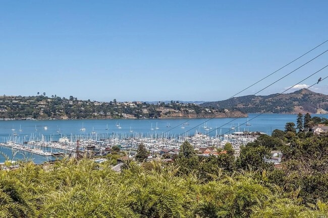 Building Photo - 118 Cazneau Ave