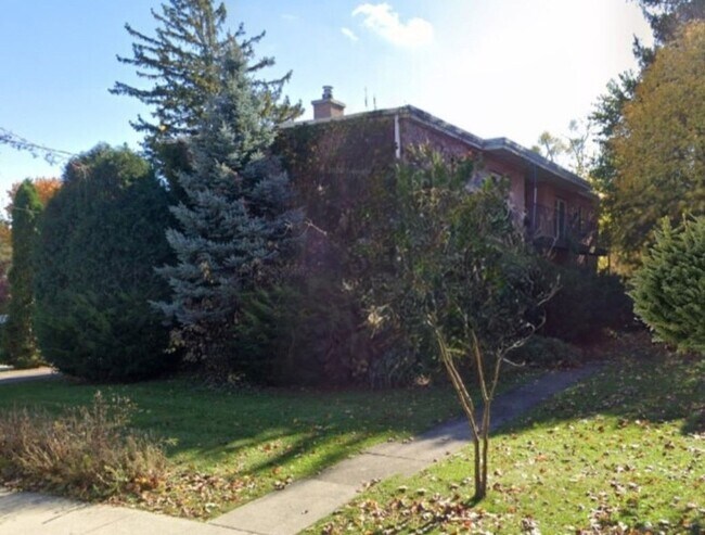 Building Photo - 91 W Crystal Lake Ave