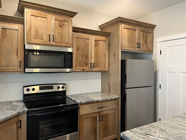 Building Photo - Available Now! Modern 3 Bedroom Townhome on the Westside of Idaho Falls!