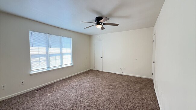 Building Photo - 424 Peregrine St