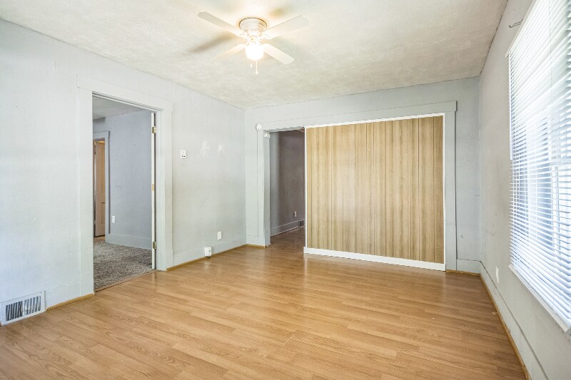 Building Photo - 2109 E Prairie Ave