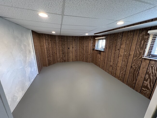 Building Photo - 220 N Graylynn Dr