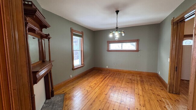 Building Photo - 1712 W 3rd St