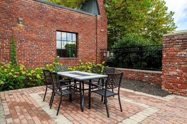 Building Photo - 205 Mews Way