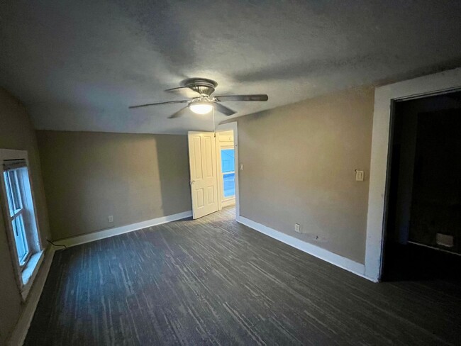 Building Photo - 3 bed 1 bath single family in Merrill! Sec...