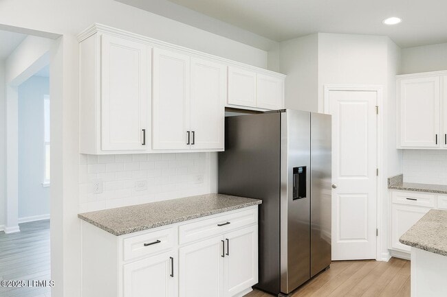 Building Photo - 15 Chauga St