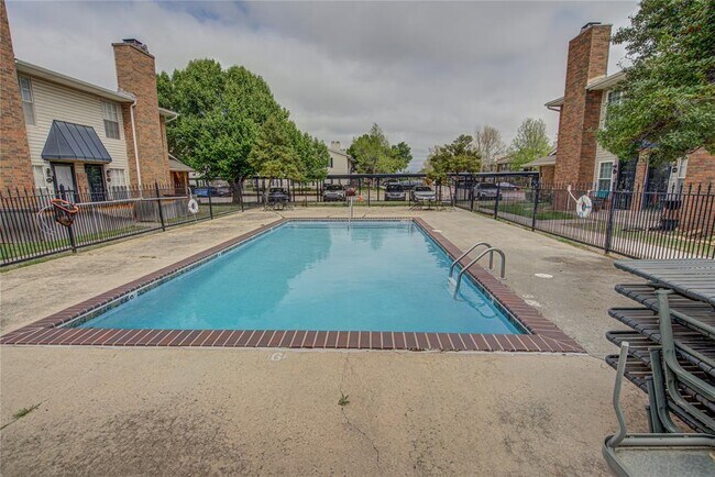 Building Photo - 3200 W Britton Rd