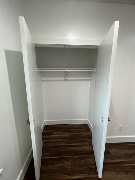 Building Photo - 407 Winnie St