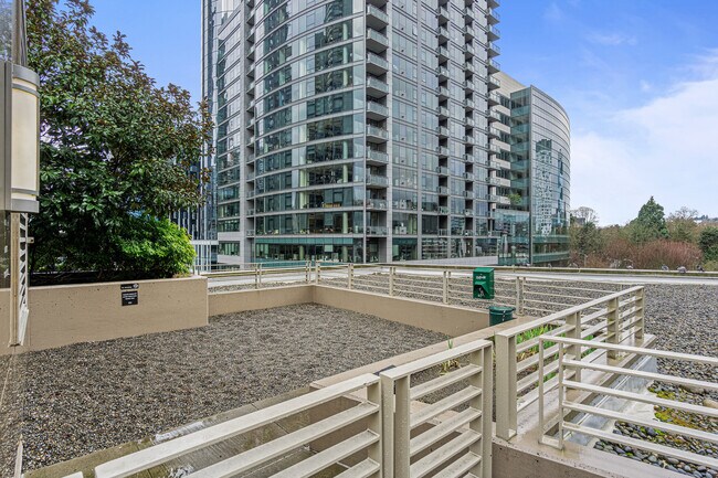 Building Photo - 900 Lenora St