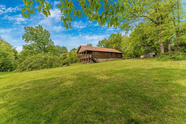 Building Photo - Secluded Rental