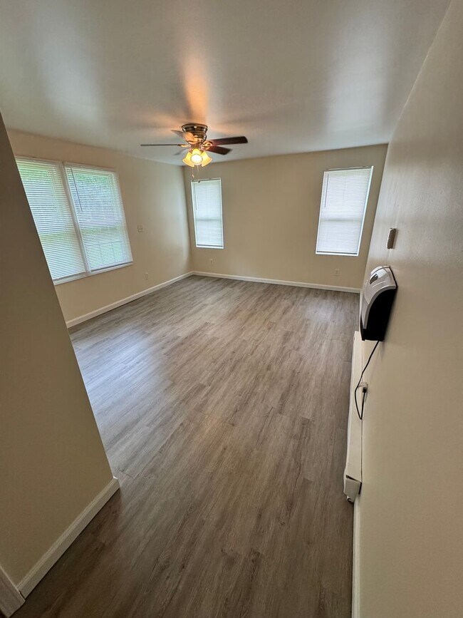 Building Photo - 4409 Sunnybrook Dr