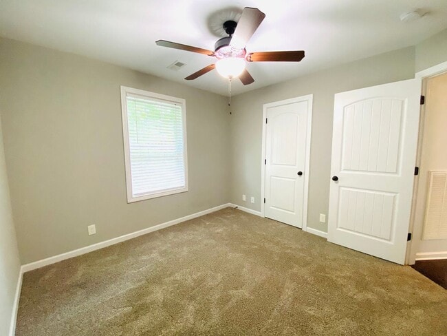 Building Photo - 1194 Eagle's Bluff Dr
