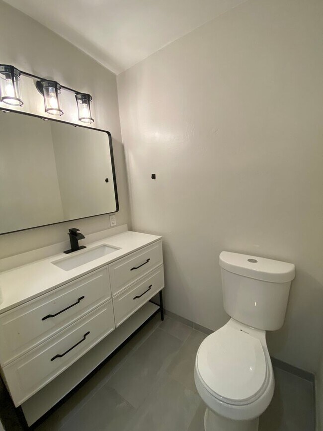 Building Photo - Renovated Beach house just a few blocks from the Beach/Pier in the highly desirable IB Community!