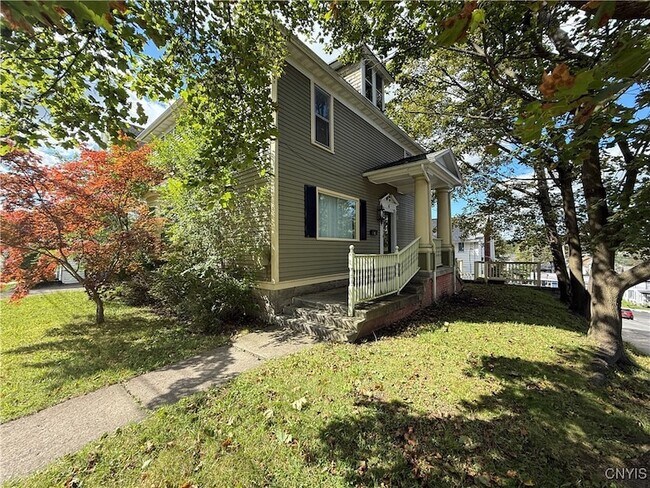 Building Photo - 4 Pleasant St