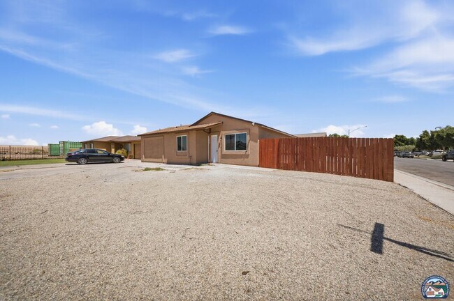 Building Photo - 1077 Wozencraft St