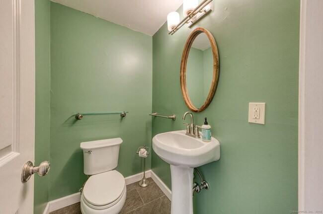 Building Photo - 13 Boxwood Ln