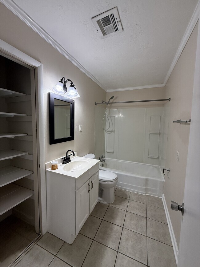 Building Photo - 790 Peyton Dr