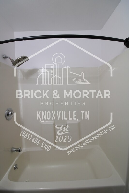 Building Photo - 2409 Holbrook Dr