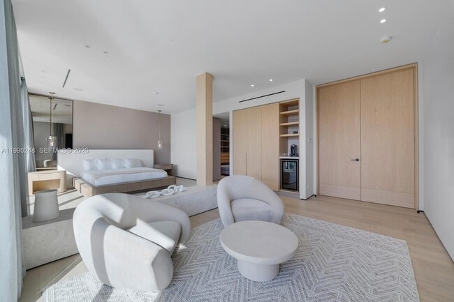 Building Photo - 641 Flamingo Dr