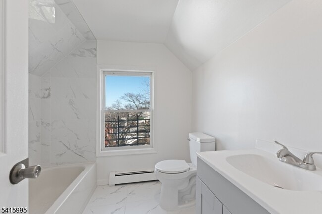 Building Photo - 118 Ray St