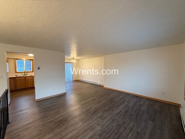 Building Photo - 11923-11925 Railroad Circle