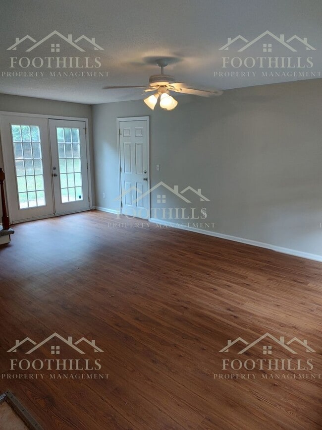 Building Photo - 3-Bedroom Home with Scenic Views in Pendle...