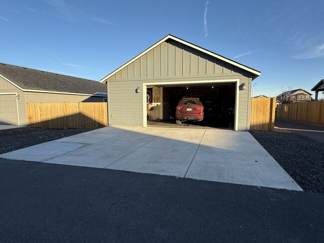 Building Photo - Single level home SW Redmond