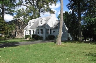 Building Photo - 8421 Richmond Ave