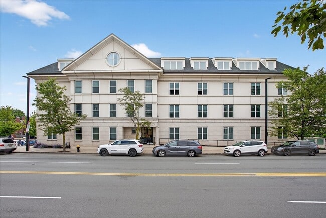 Building Photo - 73 Chelsea St