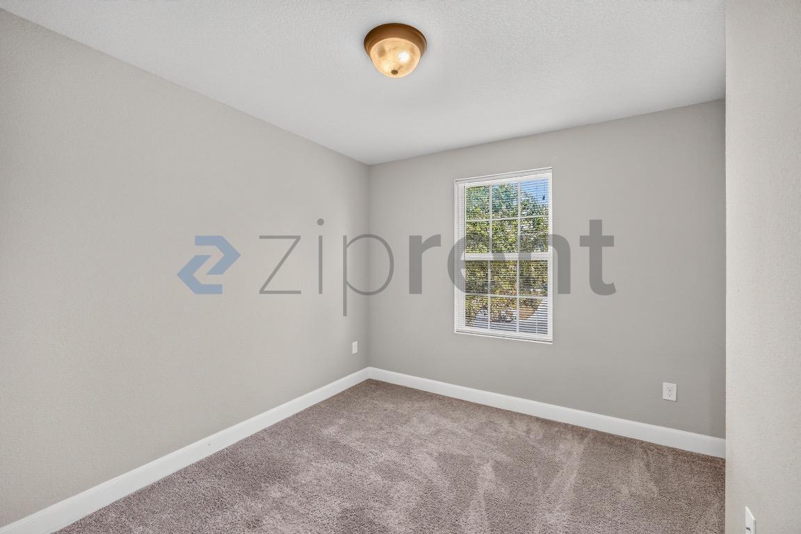 Building Photo - Unit 101