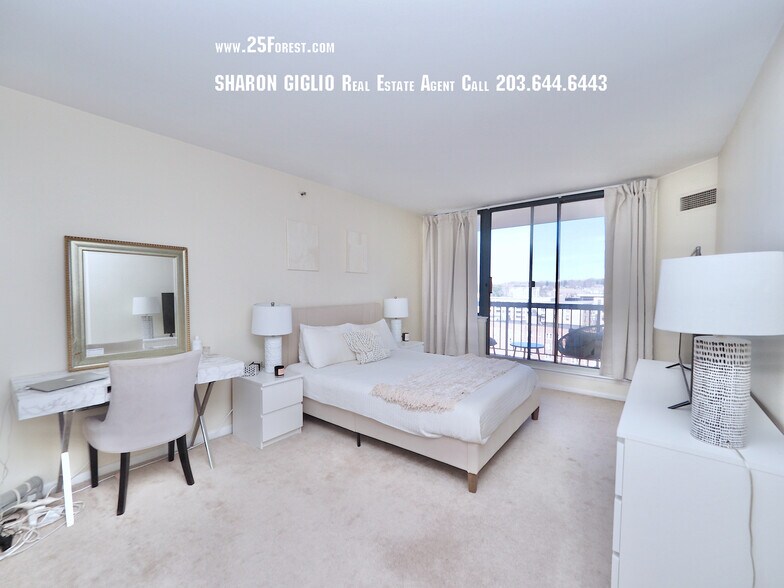 large bedroom - 25 Forest St