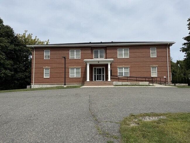 Primary Photo - 576 South Ave