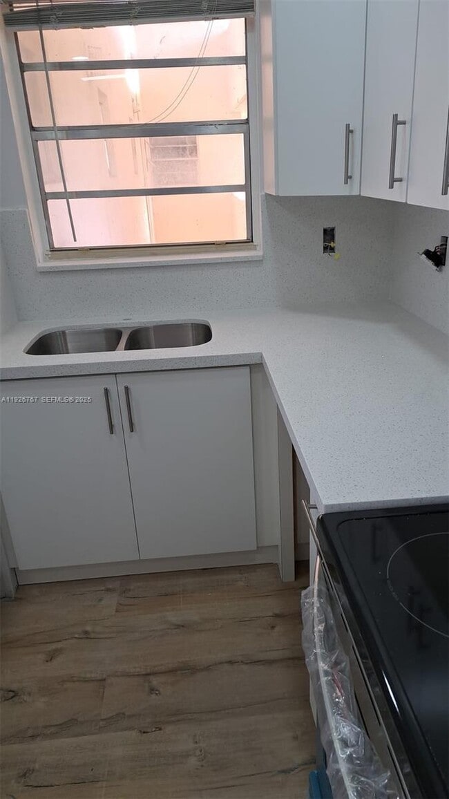 Building Photo - 8820 Fontainebleau Blvd