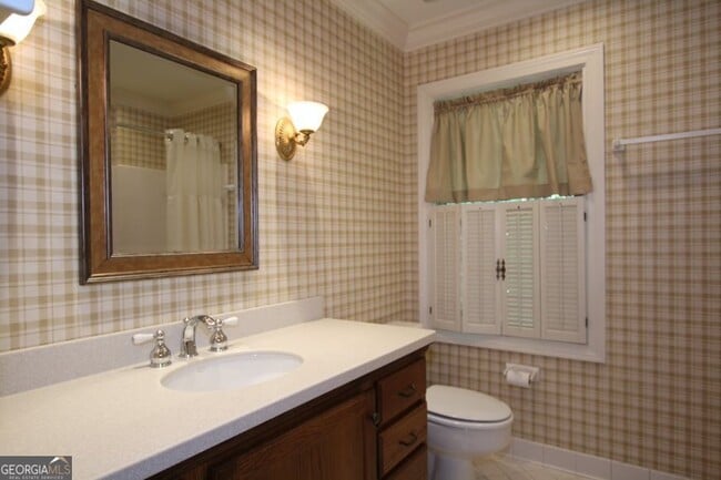 Building Photo - 55 Ivy Chase NE