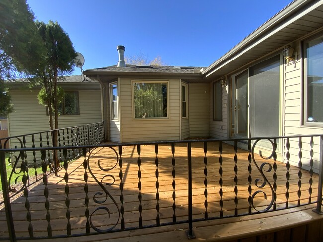 Building Photo - 3121 Carefree Dr