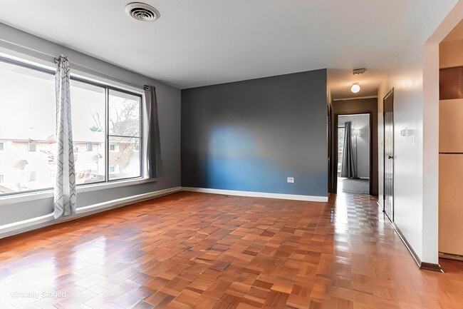 Building Photo - 310 George St