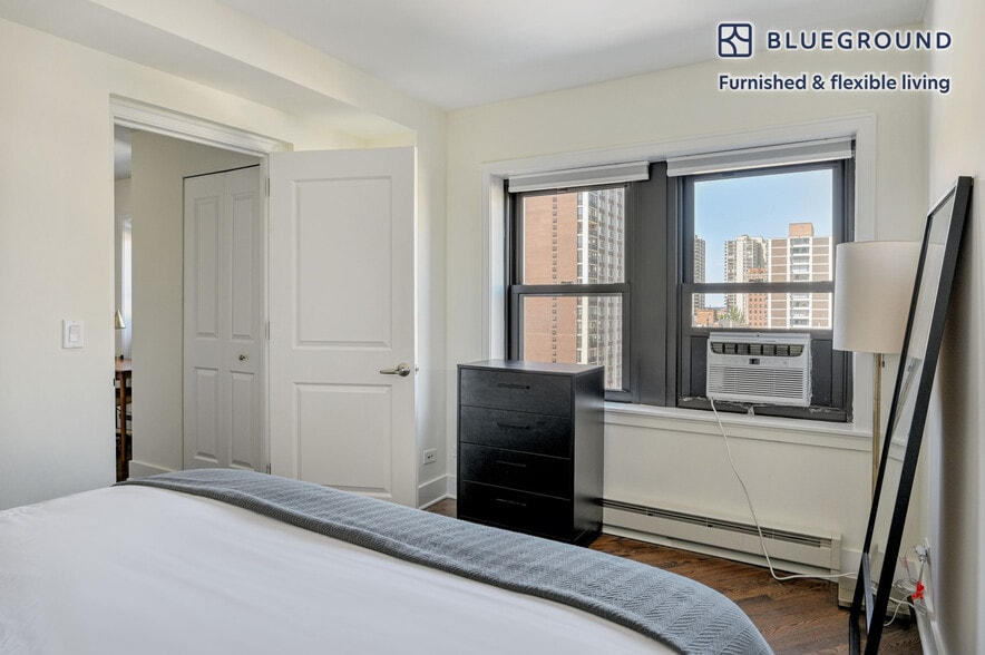 Building Photo - 1400 N Lake Shore Dr