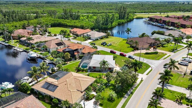 Building Photo - Burnt Store Isles canal home