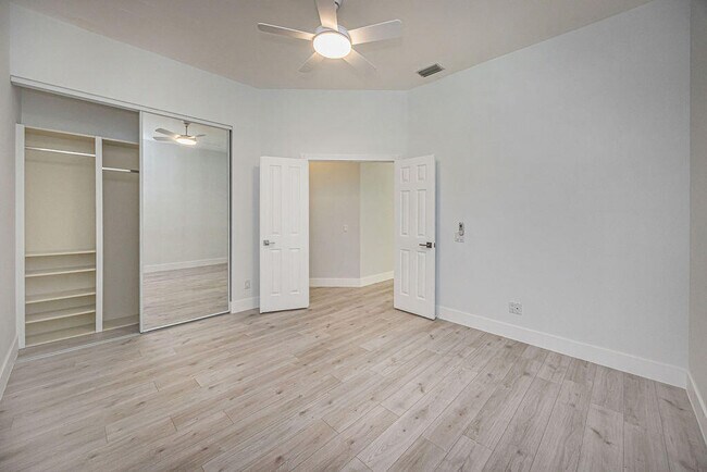 Building Photo - 8593 Wakefield Dr