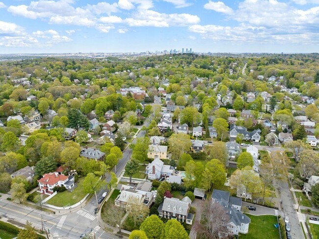 Building Photo - 1010 Centre St