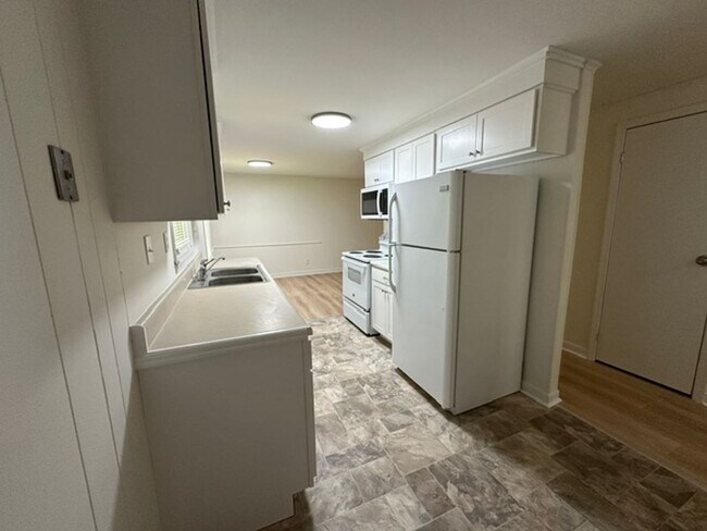 Building Photo - 3 Bedroom House in Powhatan