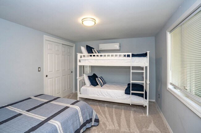 Building Photo - SHORT TERM LEASES! 1-6 months - 3-Bedroom ...