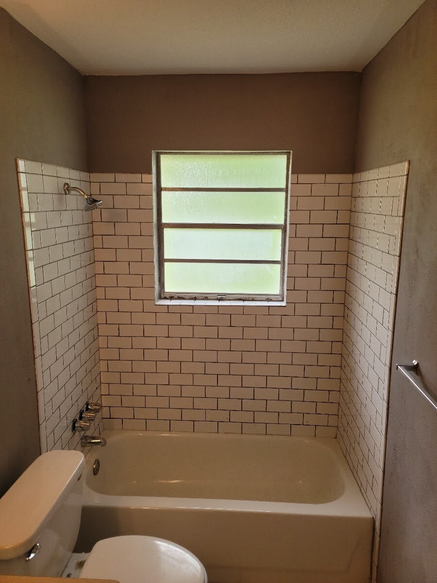 Building Photo - 2520 Melrose Ave