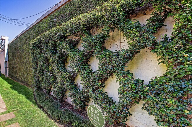 Building Photo - 3131 Cummins St