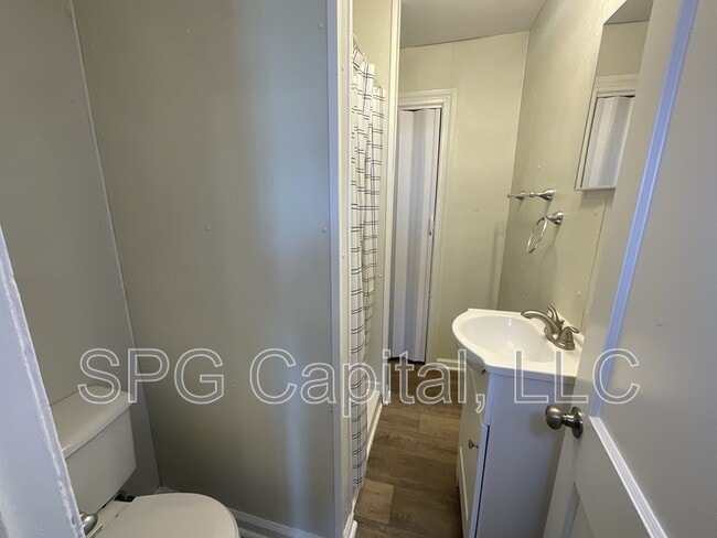Building Photo - 7402 Lincoln Way W