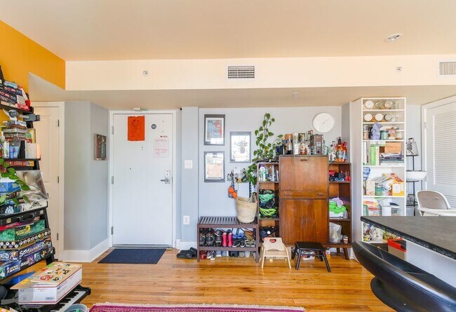 Building Photo - 420 16th St SE