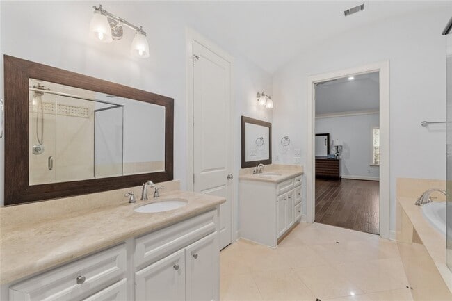 Building Photo - 6404 Community Dr