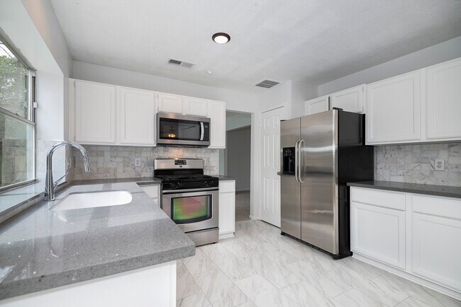 Building Photo - 10 Summithill Pl